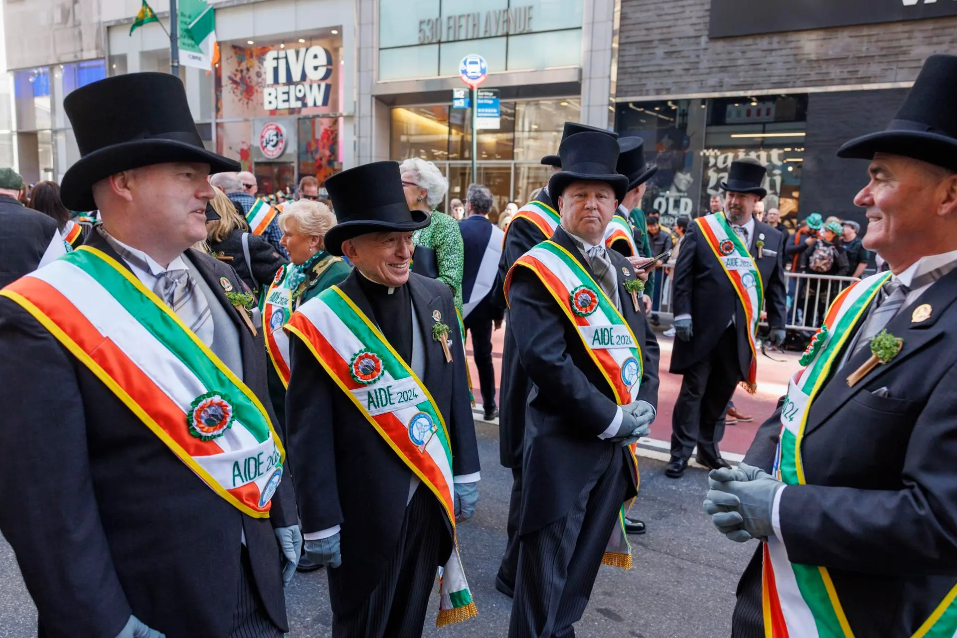 Multitudinario Desfile de San Patricio en Nueva York Atrae a Cerca de Dos Millones de Personas
