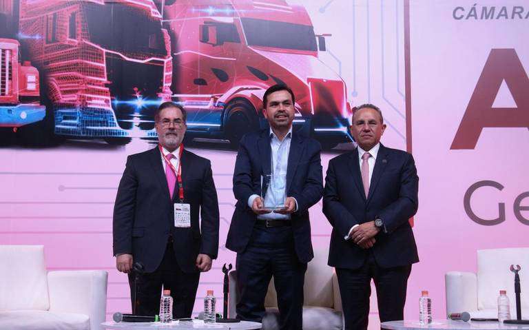 Jorge Álvarez Máynez Propone Cambios en Seguridad y Transporte durante Reunión con CANACAR