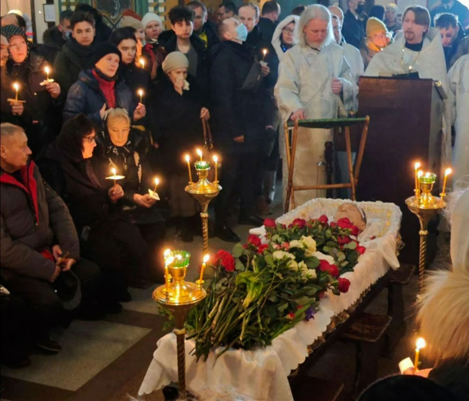 Conmemoración multitudinaria en honor a Alexei Navalny