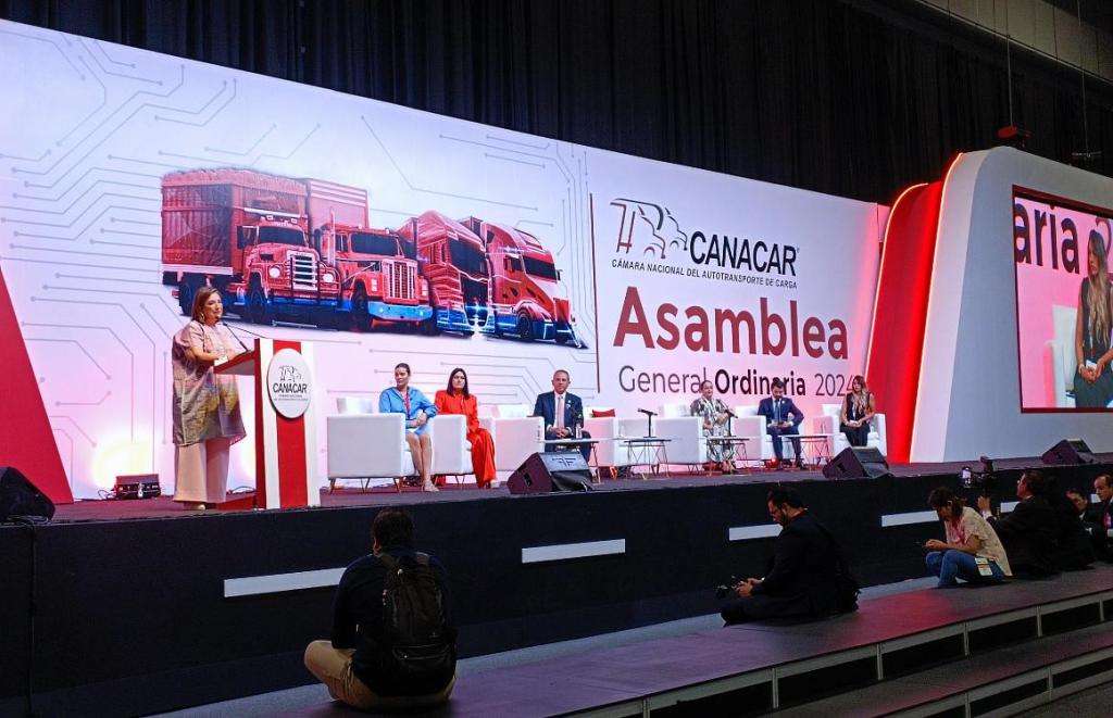 Xóchitl Gálvez se Compromete a Mejorar la Seguridad para los Transportistas