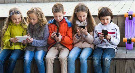 Florida promulga una ley que prohíbe a menores de 14 años tener redes sociales