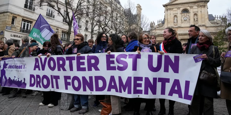 Avance Histórico en Francia: Inclusión del Derecho al Aborto en su Constitución