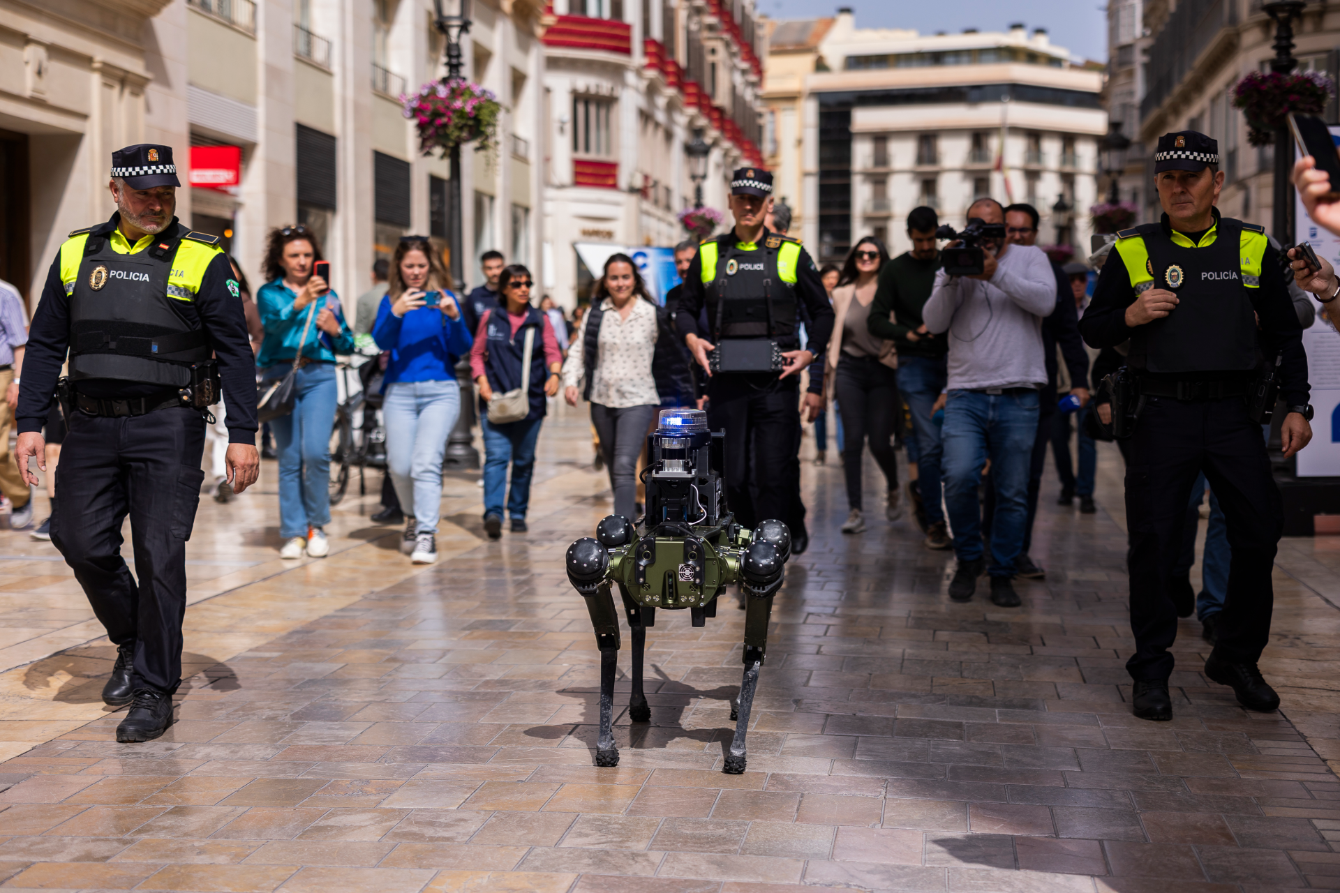 Robot Policía: Nuevo Aliado en Málaga para Controlar el Uso de Patinetes