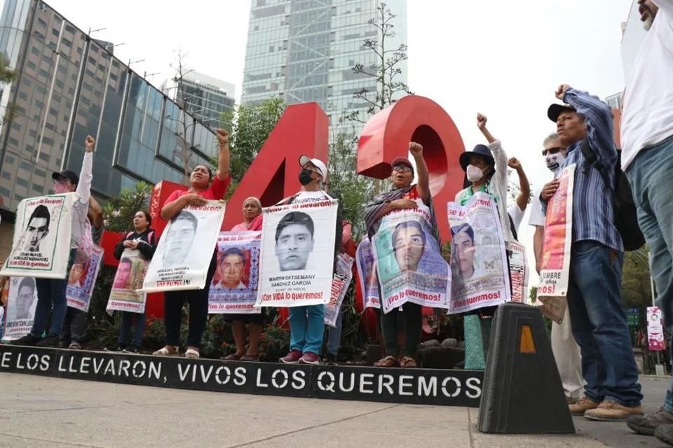 Movilización de Padres: Protesta por los 43 Estudiantes de Ayotzinapa en CdMx