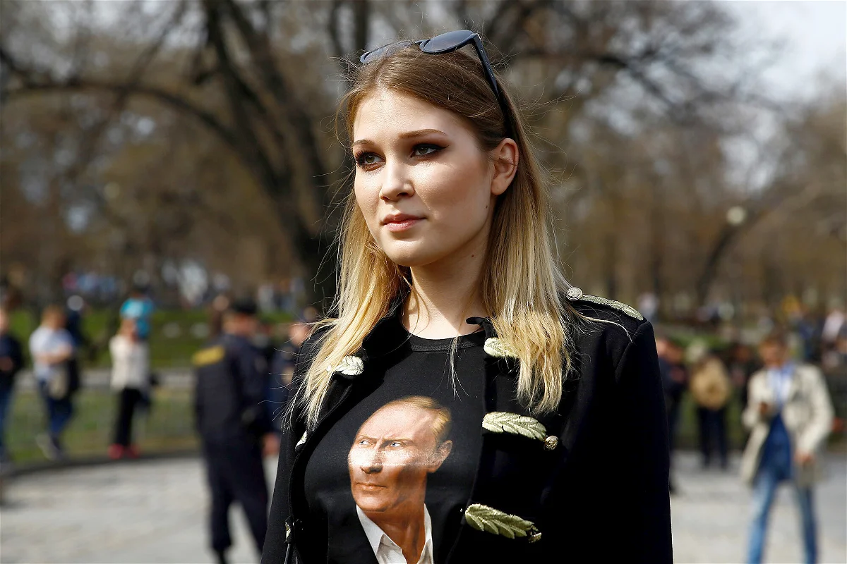 Putin otorga amnistía a 52 presas rusas en el Día Internacional de la Mujer
