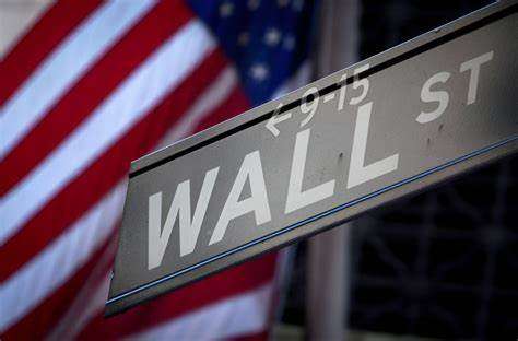 Wall Street avanza; destaca una subida de 50% en empresa de Donald Trump