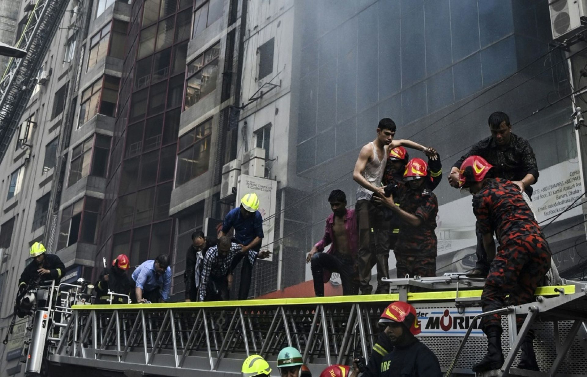 Tragedia en Bangladesh: 43 fallecidos en incendio en centro comercial