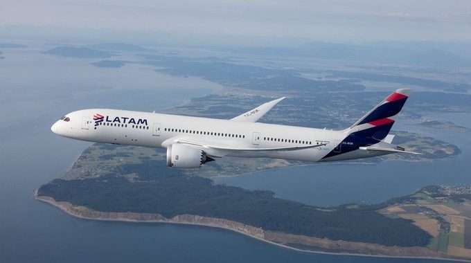 Incidente Técnico en Vuelo de Latam de Sídney a Chile: 50 Heridos