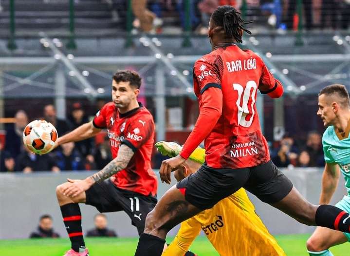 AC Milan Toma la Delantera en la Europa League con una Victoria 4-2 sobre Slavia Praga