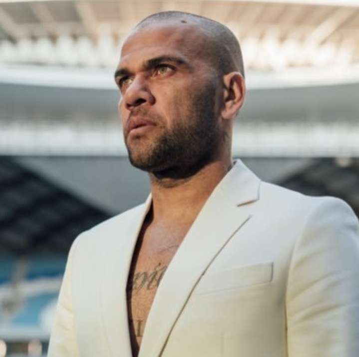 Dani Alves: De la Cancha a la Corte