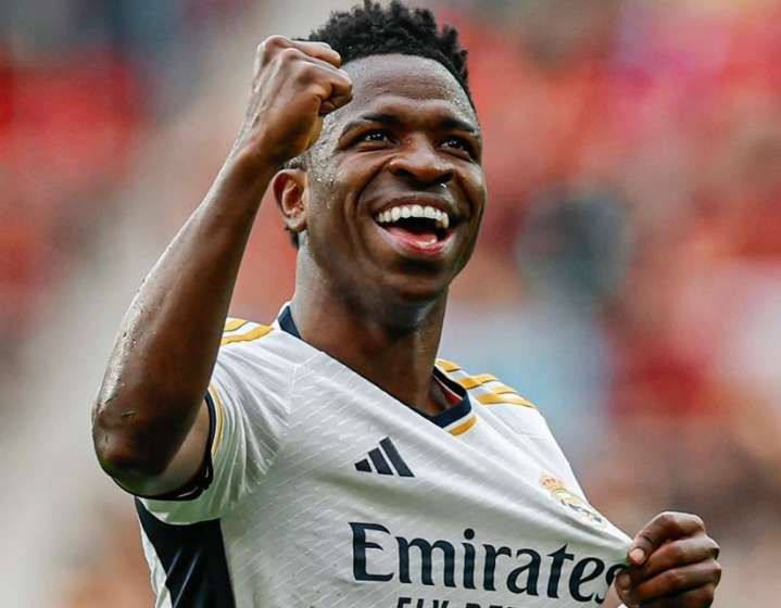 Vinícius, Conmovido, Habla Sobre el Racismo en el Fútbol