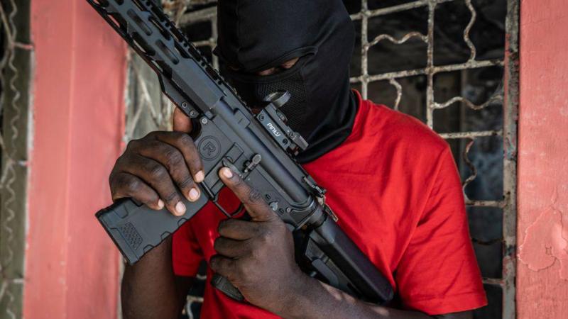 Armas de EE.UU. Exacerban la Violencia y el Éxodo en Haití