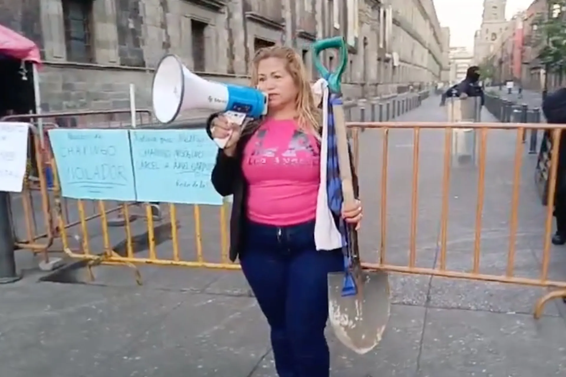 AMLO Rechaza Recibir la Pala de una Madre Buscadora de Sonora en Palacio Nacional