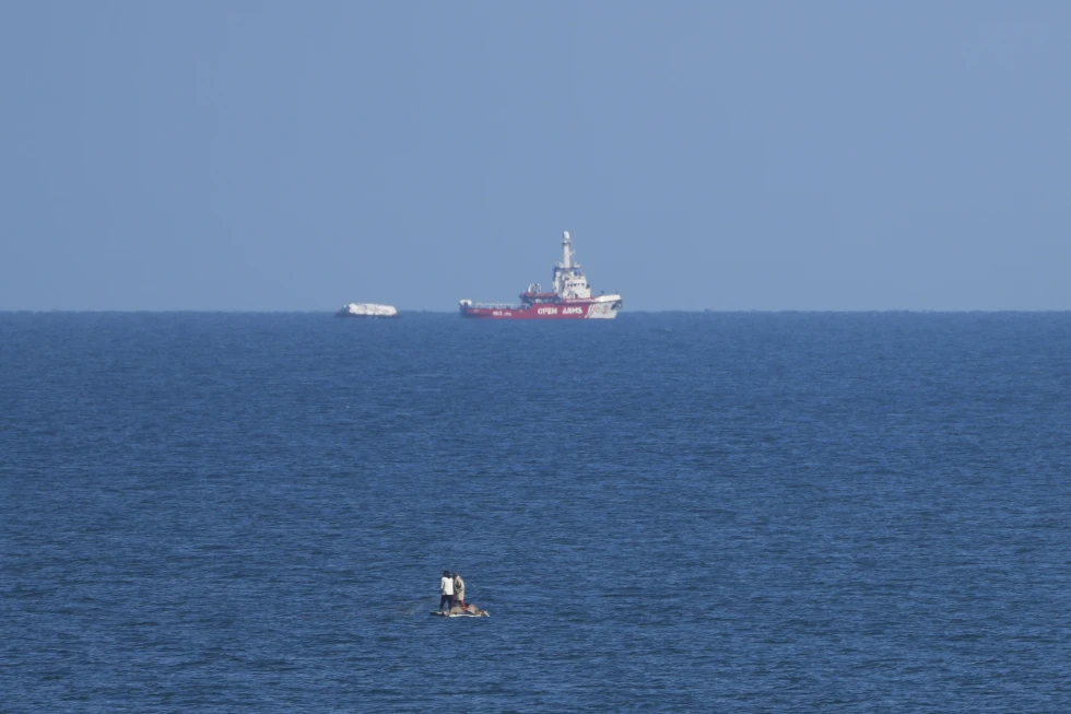 Primer Barco Humanitario Llega a Gaza con 200 Toneladas de Ayuda