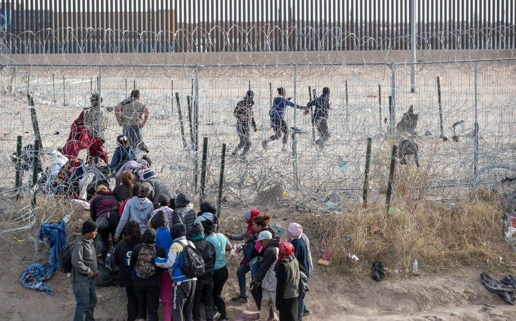 Enfrentamiento en la Frontera: Guardia Nacional de Texas Responde con Balas de Goma