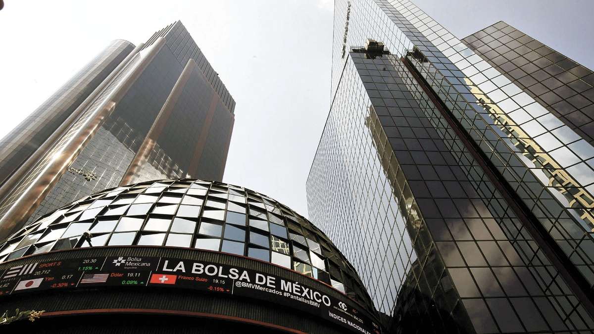 BMV Reporta Avance Marginal; Acciones de Liverpool Suben 11.9%