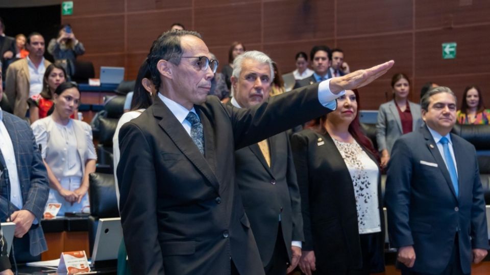 Nuevo embajador mexicano en Ucrania asume su cargo