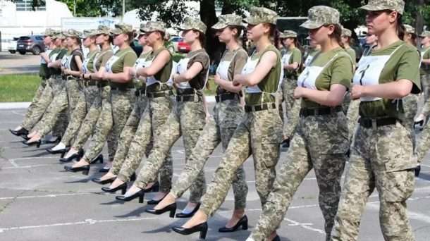 Dinamarca Propone Servicio Militar Obligatorio para Mujeres en un Esfuerzo por Fortalecer su Ejército