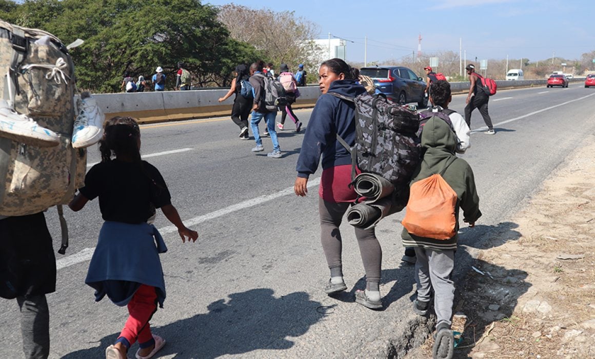 Migrantes Venezolanos Escapan de Presuntos Actos de Extorsión por Parte del INM en México