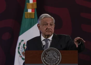 AMLO: Abogados de padres de los 43 buscan difamar al Ejército