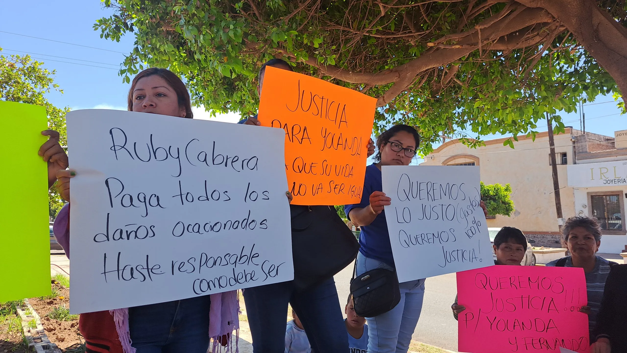Joven pareja sufre grave accidente en moto por presunta conductora ebria