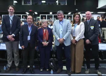 Alicia Bárcena insta a Walmart México a brindar empleo a migrantes y refugiados
