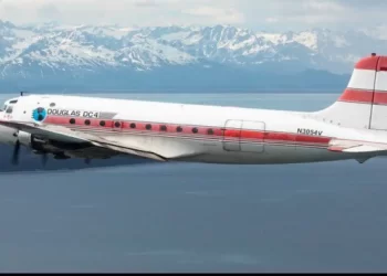 Accidente Aéreo en Alaska: Avión Douglas DC-4 se Estrella en Río Tanana