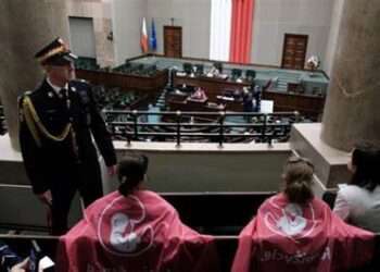 División en Polonia por posible reforma de leyes sobre aborto