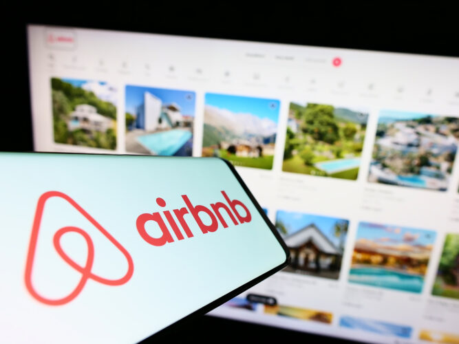 Entran en vigor cambios a la Ley de Turismo de la CDMX para regular plataformas como Airbnb y Booking