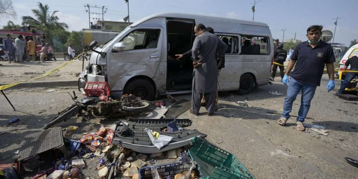 Ataque en Karachi: Trabajadores Japoneses Ilesos tras Atentado Suicida