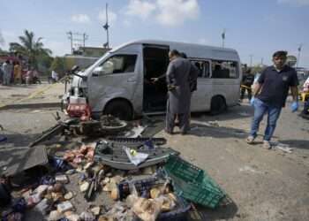 Ataque en Karachi: Trabajadores Japoneses Ilesos tras Atentado Suicida