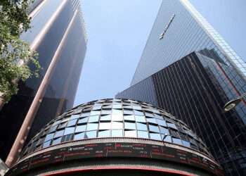 Bolsa mexicana avanza; destacan acciones de mineras
