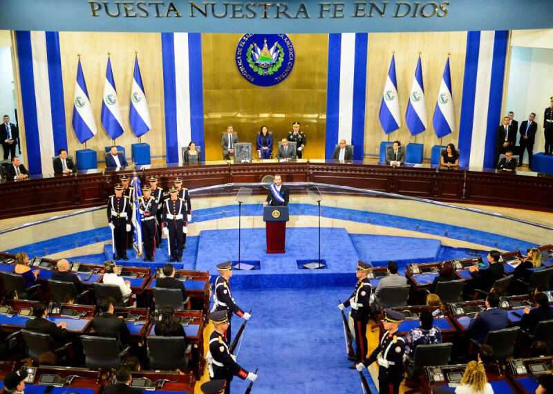 El Congreso de El Salvador extiende por 30 días el régimen de excepción