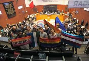 Senado aprueba duras penas por terapias de conversión en menores