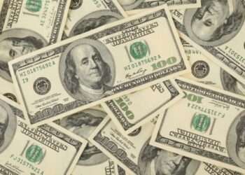 Dólar en Alza y Peso Mexicano Retrocede: Análisis del Mercado Cambiario