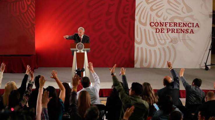 El INE Rechaza Suspender las ‘Mañaneras’ de AMLO Tras Debate Acrispado