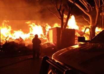 Incendio en base eléctrica de la CFE posible daño ambiental en Puebla