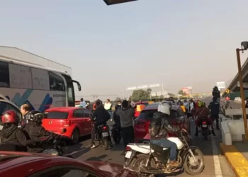 Manifestantes Bloquean la Carretera México-Puebla Exigiendo Justicia por la Muerte de un Menor