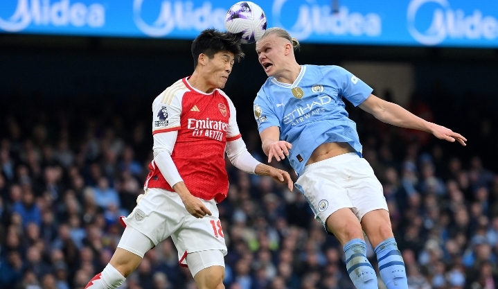 Liverpool se consolida como líder de la Premier League tras empate entre Manchester City y Arsenal