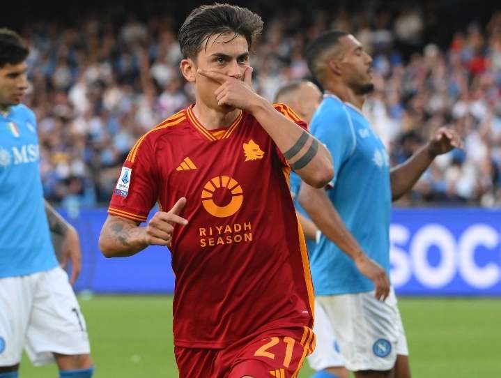 Tammy Abraham rescata un punto para la Roma en un emocionante empate con el Napoli