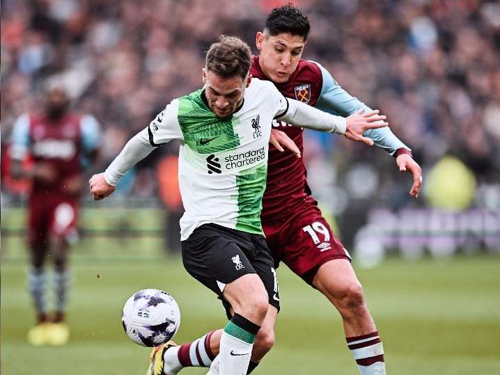 Liverpool tropieza en su carrera por el título de la Premier League