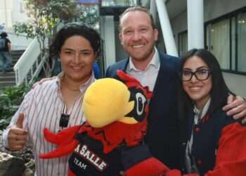 Santiago Taboada se reúne con estudiantes de la Universidad La Salle