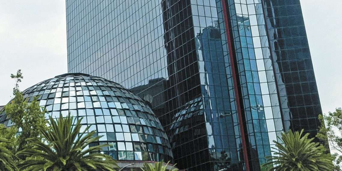 BMV Operando en Terreno Positivo; Televisa Destaca con Aumento en sus Acciones