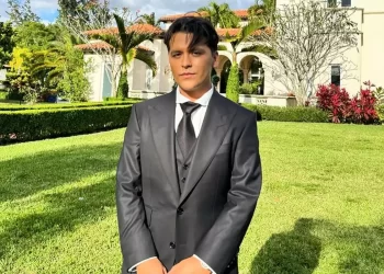 Christian Nodal Impacta al Revelar su Rostro sin Tatuajes