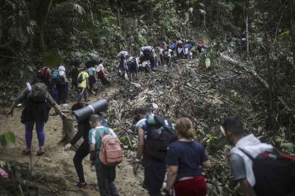 Desafíos para los Migrantes en el Tapón del Darién: Informe de HRW