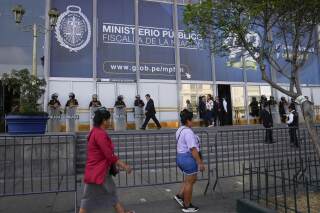 Presidenta de Perú Interrogada por Fiscalía por Presunto Enriquecimiento Ilícito