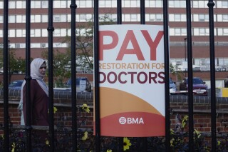 Acuerdo Salarial Alcanzado por Médicos de Alto Nivel en Inglaterra