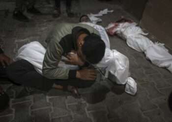 Ataques israelíes en Rafah, sur de Gaza, dejan 22 víctimas, la mayoría niños