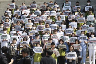 Presidente surcoreano defiende plan de aumentar el número de médicos frente a protestas