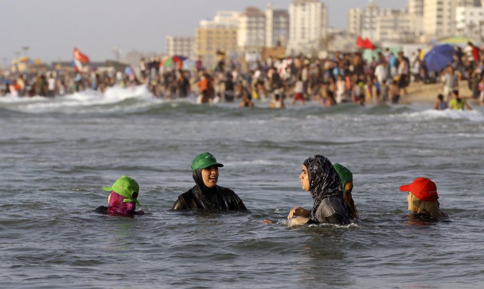 Colonos judíos y las Playas de Gaza: La Controversia por la Invasión de la Costa